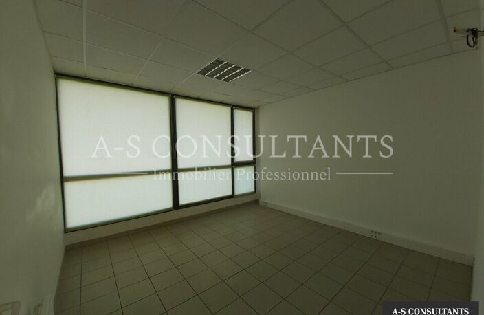BUREAUX à louer — photo 4