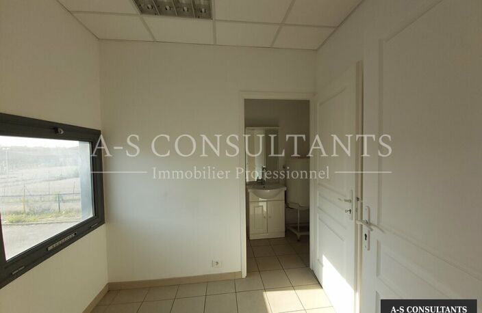 BUREAUX à louer — photo 5