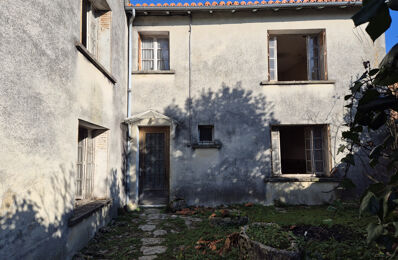 vente maison 30 000 € à proximité de Charmé (16140)