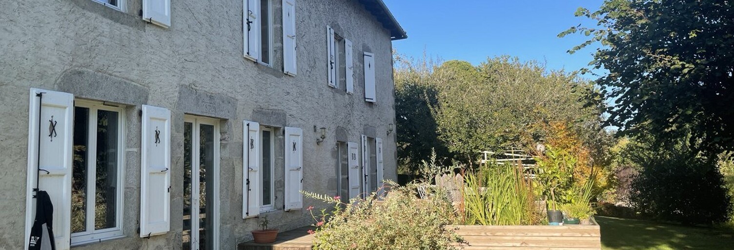Maison 11 Pièces 240 m² à vendre à Cayrols (15290)