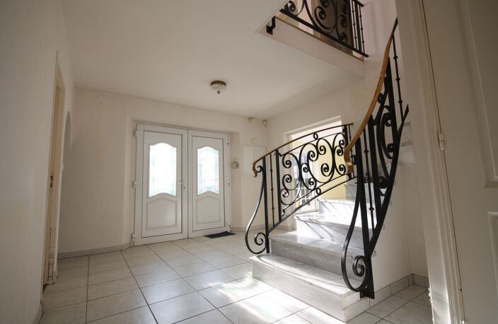 EN EXCLUSIVITE A GUEUX magnifique maison en coeur de village 5 chambres minimum RARE ! — photo 3