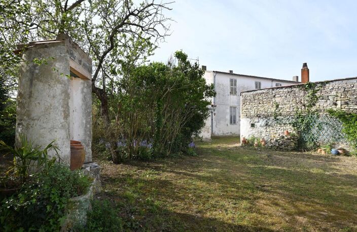 Maison ancienne centre La Couarde sur mer — photo 3