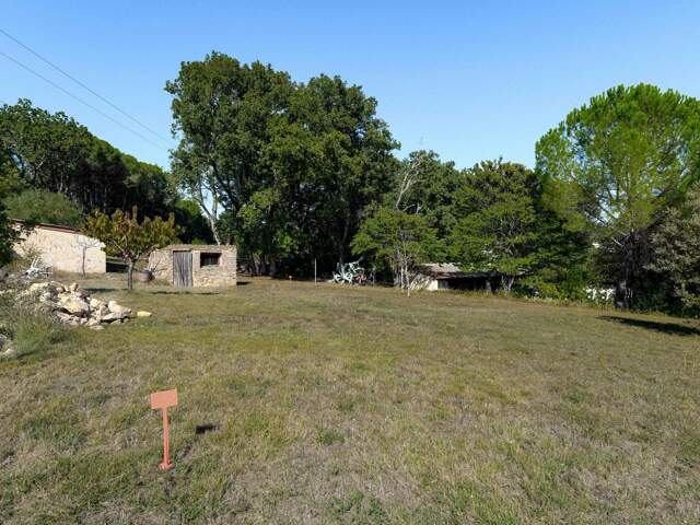 Terrain constructible de 563 m² au calme, à 14 km d’Uzès — photo du bien
