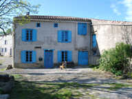 DE TERRAIN PRÉS ET FORETS + 320 M2 DE DÉPENDANCES — photo 2