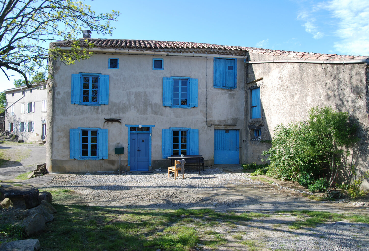 DE TERRAIN PRÉS ET FORETS + 320 M2 DE DÉPENDANCES — photo 1