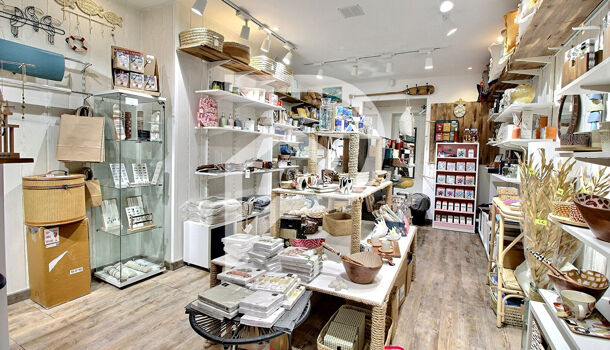 Local commercial 2 pièces  à vendre Lavandou (Le) 83980