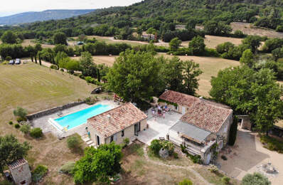 Propriété avec piscine et jardin — photo du bien