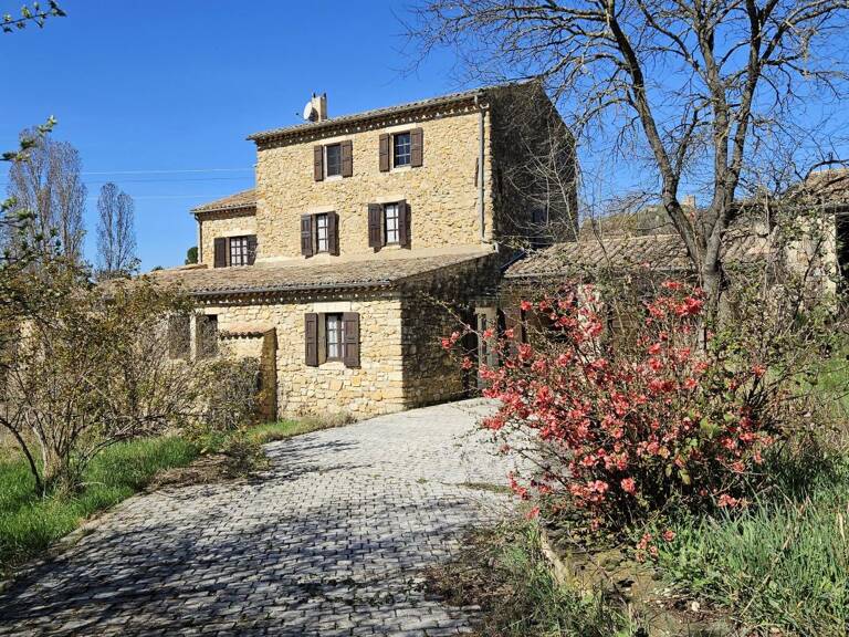 Pays de Forcalquier Maison en pierres 250 m2 sur 3900 m2 — photo 1
