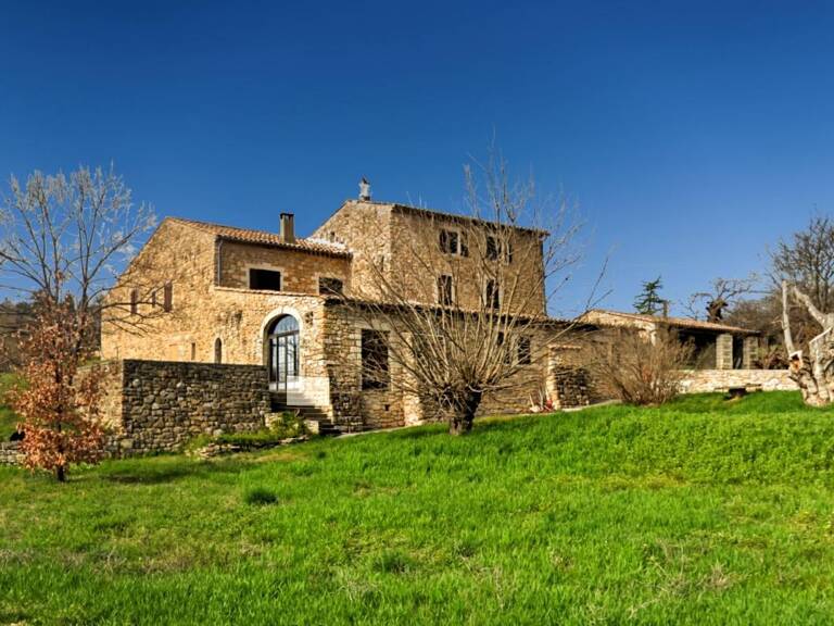 Pays de Forcalquier Maison en pierres 250 m2 sur 3900 m2 — photo 1
