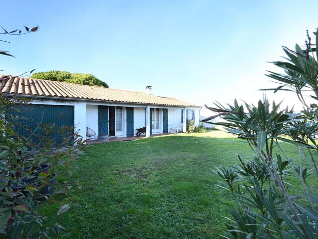 Maison À Vendre à ARS EN RE entre plage et centre village — photo du bien