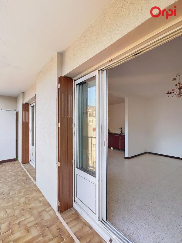 Appartement T4 à vendre de plus de 76 m², parking collectif, 5ème étage, ascenseur et cave à LA VALETTE-DU-VAR