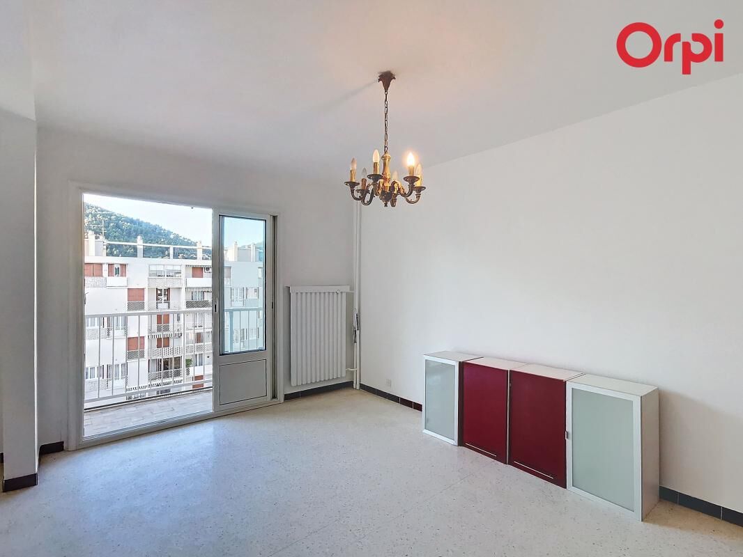 Photo Appartement T4 à vendre de plus de 76 m², parking collectif, 5ème étage, ascenseur et cave à LA VALETTE-DU-VAR image 3/4