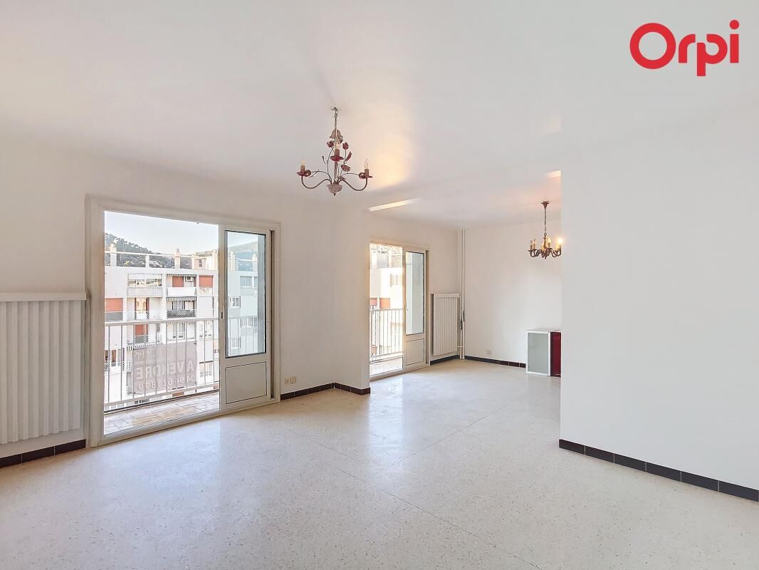 Photo Appartement T4 à vendre de plus de 76 m², parking collectif, 5ème étage, ascenseur et cave à LA VALETTE-DU-VAR image 4/4