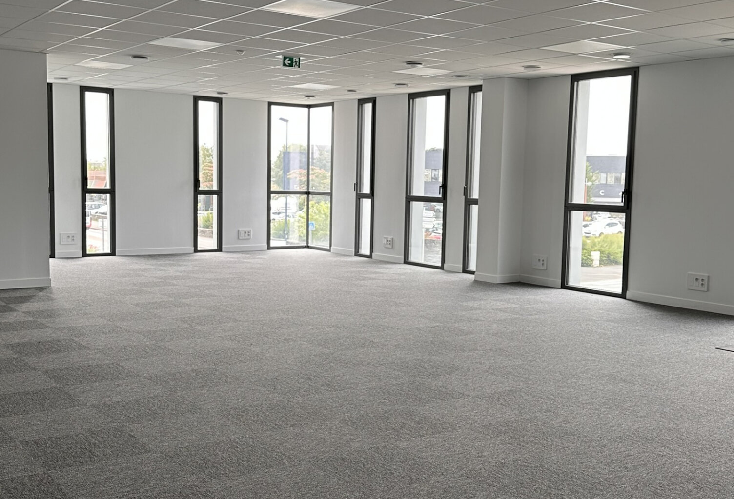 Bureaux 130m2 - Trélazé — photo 1