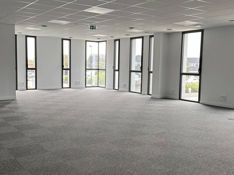 Bureaux 130m2 - Trélazé — photo 1