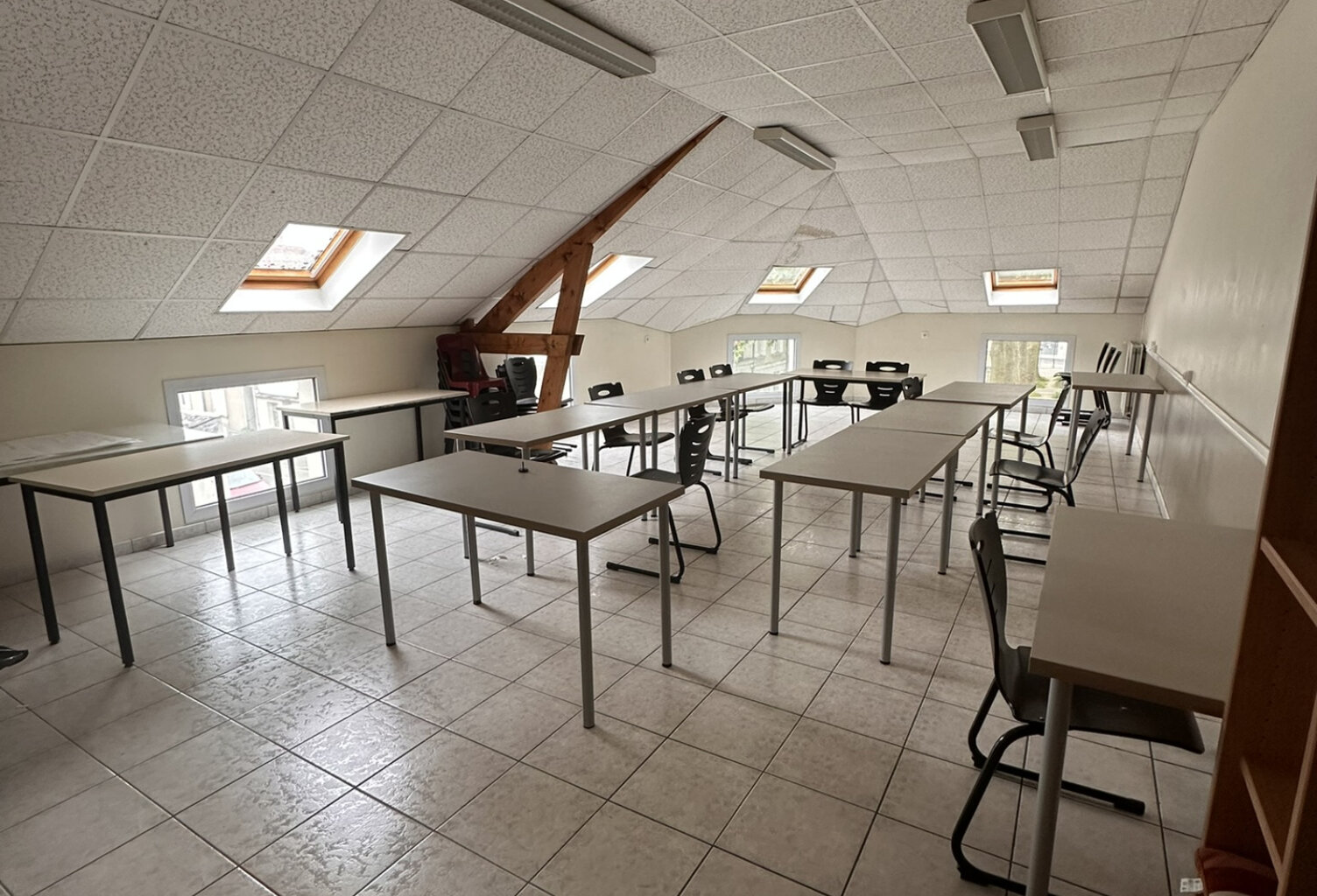 A louer 142m2 de bureaux   Angers / St Serge — photo 1