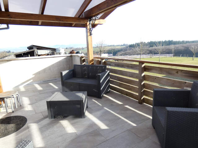 GRANDE PROPRIETE 1.5 HECTARE, VASTE DEPENDANCE,PISCINE COUVE — photo du bien
