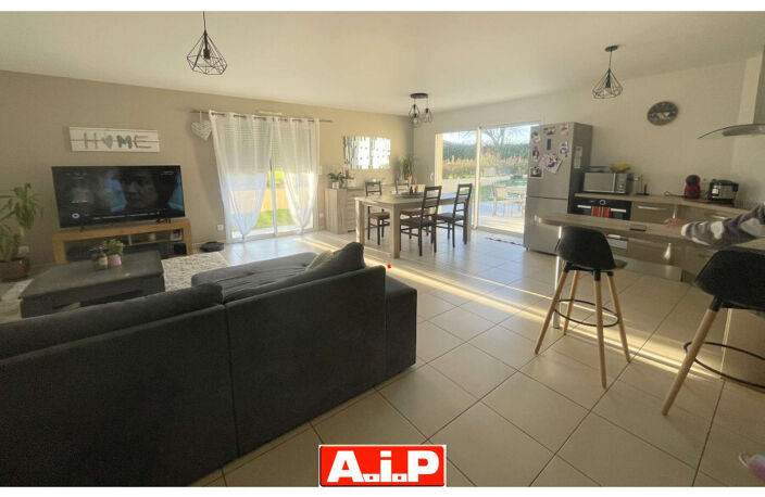 Vente maison 4 pièces 90 m² Saint-Pierre-du-Chemin (85120) — photo 2