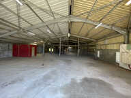 GRAND ENTREPOT DANS ZONE ARTISANALE ET COMMERCIALE — photo 2