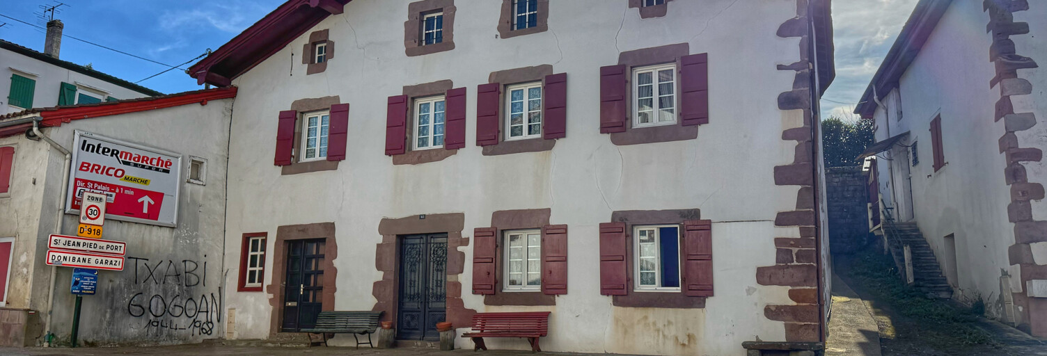 Maison 12 Pièces 247 m² à vendre à Saint-Jean-Pied-de-Port (64220)