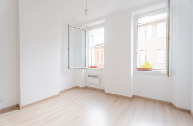 location appartement 850 € CC /mois à proximité de Marseille 2 (13002)