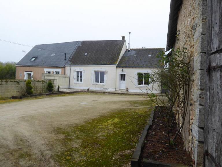 Ensemble immobilier de 160 m² habitables à Saint Léonard-en-Beauce — photo 1