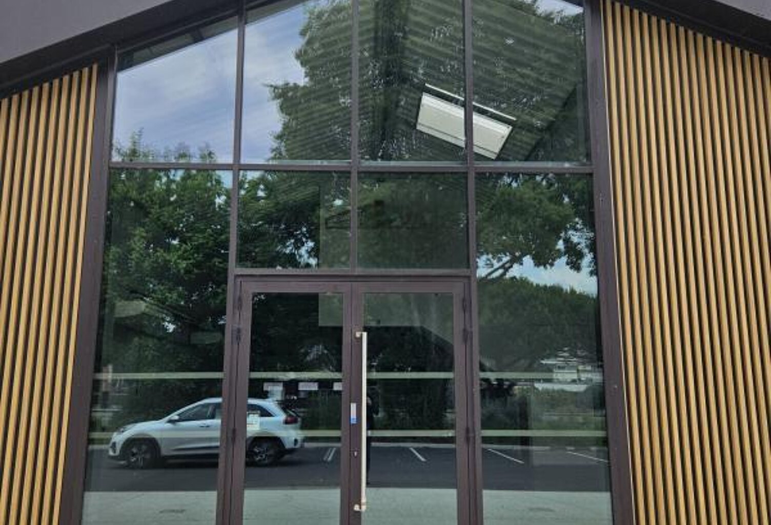 Bien Commercial À Vendre — photo 1