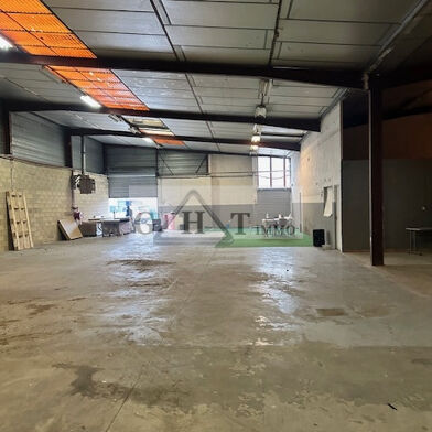 Local industriel  5300 €