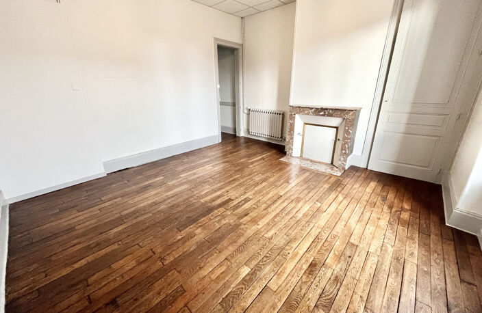 TYPE 1 - 37 M2 - PROCHE MAIRIE - CUISINE ÉQUIPÉE RECENTE — photo 2