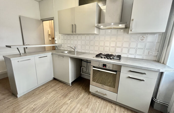 TYPE 1 - 37 M2 - PROCHE MAIRIE - CUISINE ÉQUIPÉE RECENTE — photo 4