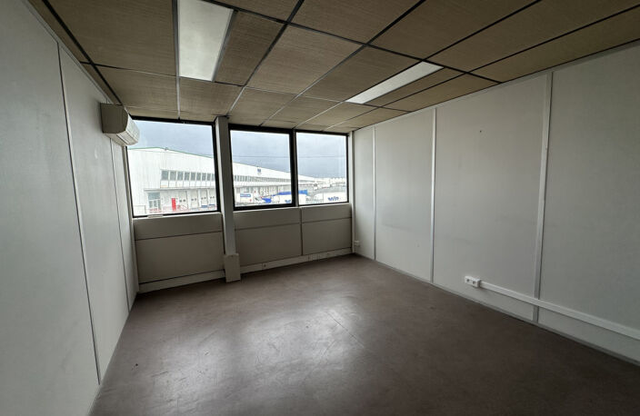 BARRIERE DE PARIS - Local commercial - 231m2 - 2500 EUR HT — photo 2