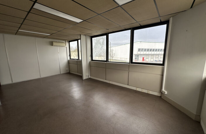 BARRIERE DE PARIS - Local commercial - 231m2 - 2500 EUR HT — photo 4
