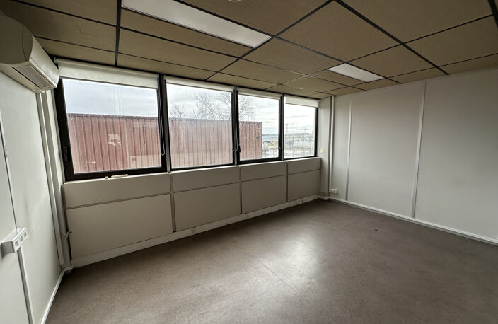 BARRIERE DE PARIS - Local commercial - 231m2 - 2500 EUR HT — photo 5