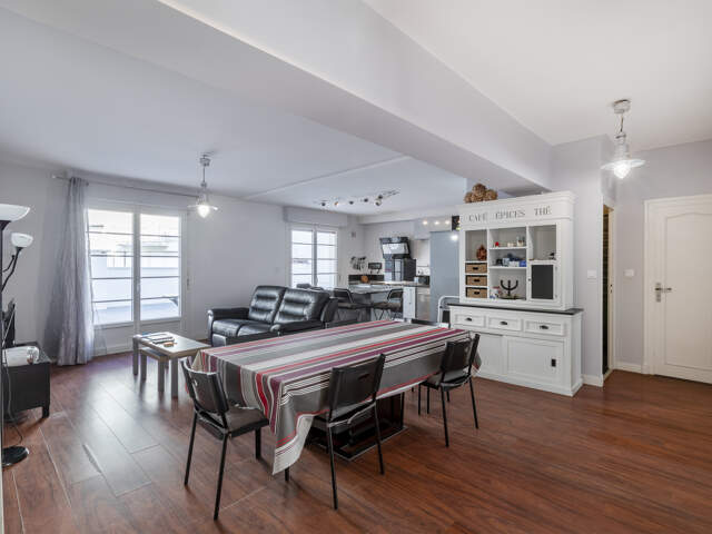 Appartement  5 pièces  Coeur de plage, — photo du bien