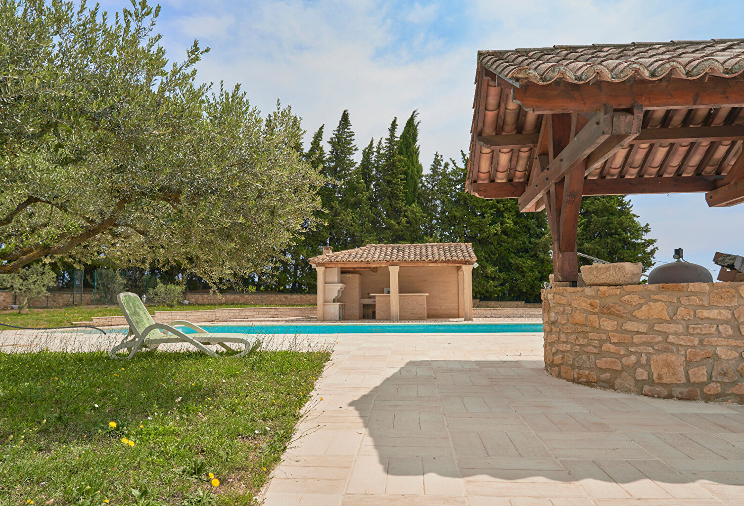 Maison de 280m2 au coeur des vignes - Sabran — photo 1