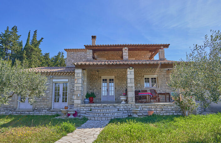 Maison de 280m2 au coeur des vignes - Sabran — photo 2