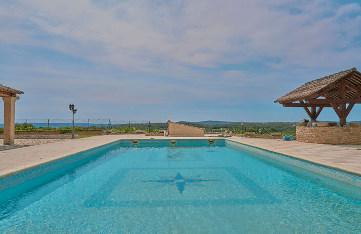 Maison de 280m2 au coeur des vignes - Sabran — photo 3