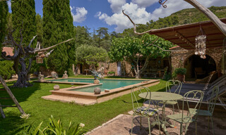 Maison 12 Pièces 256 m² à vendre à Cheval-Blanc (84460)