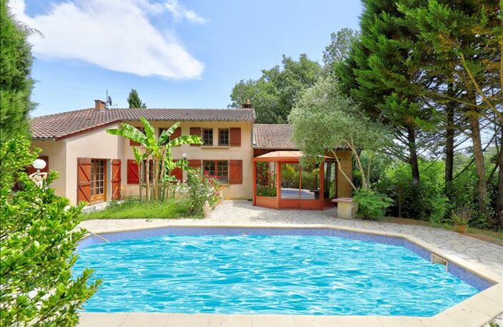 Villa de 8 pièces principales — photo 2