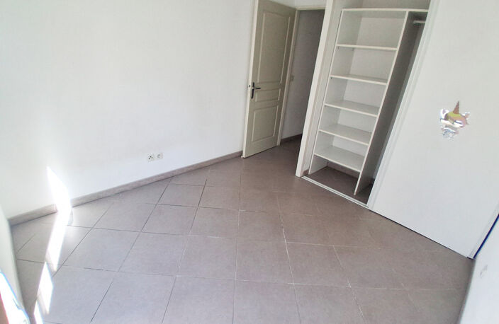 TOULON-EST - Joli T2 grand balcon — photo 5
