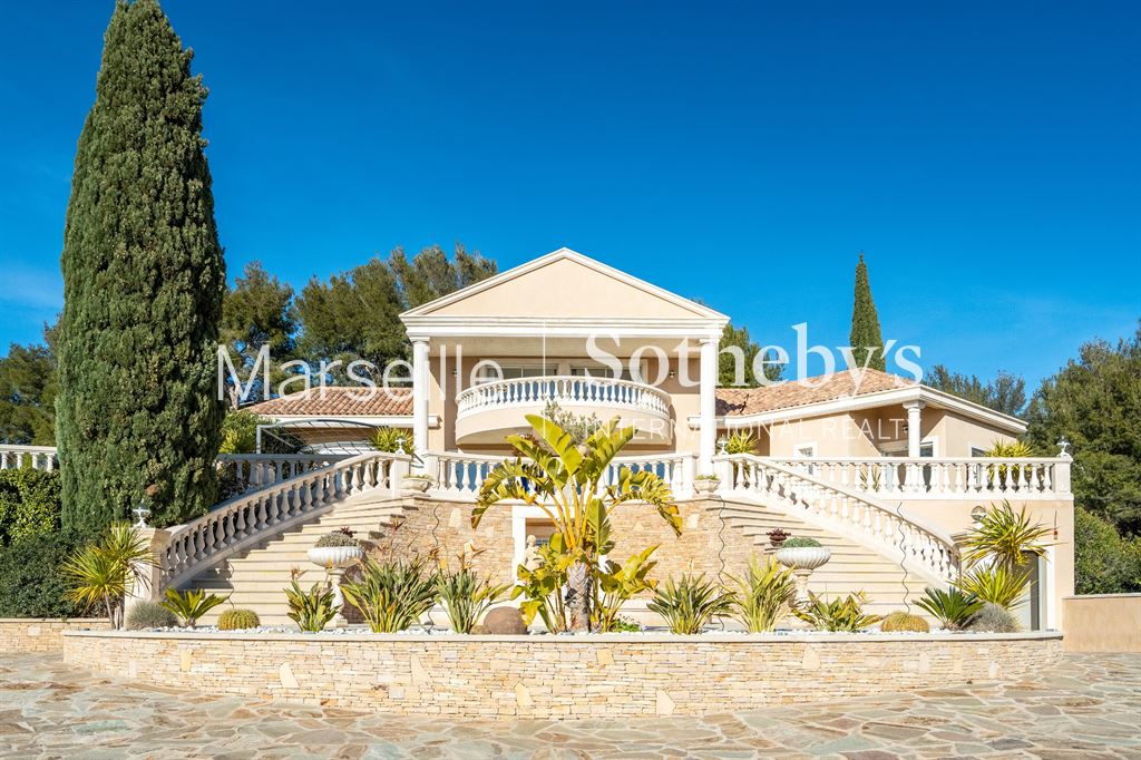 Villa / Maison 10 pièces  à vendre La Ciotat 13600