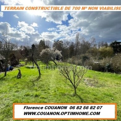 Terrain 700 m²