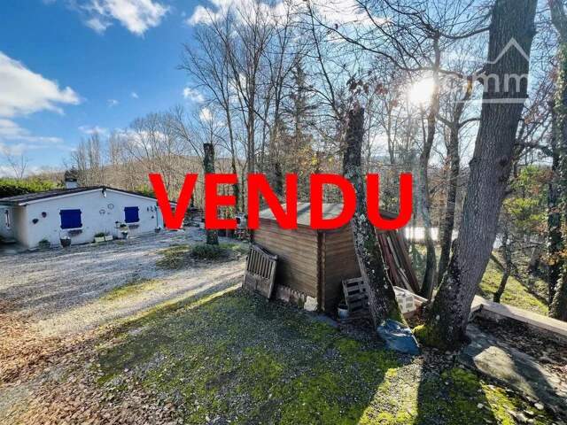 VENDU Charmante maison avec terrain boisé en bord de rivière — photo du bien