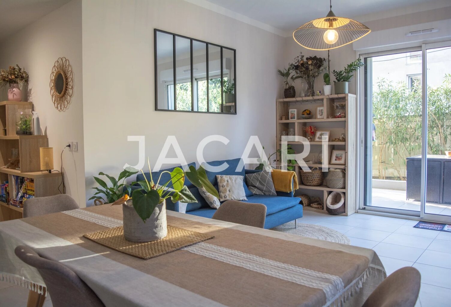 ANTIBES - PROCHE PINEDE - REZ-DE-JARDIN A VENDRE — photo 1