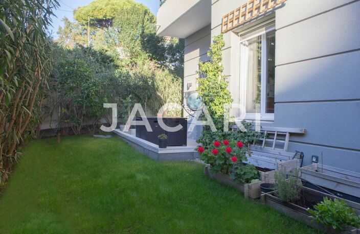 ANTIBES - PROCHE PINEDE - REZ-DE-JARDIN A VENDRE — photo 2
