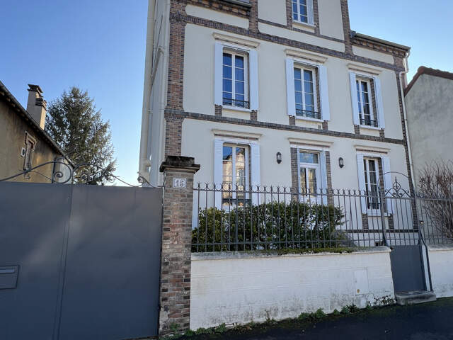 Maison de charme rénovée à 5 MIN d'une gare, secteur recherc — photo du bien