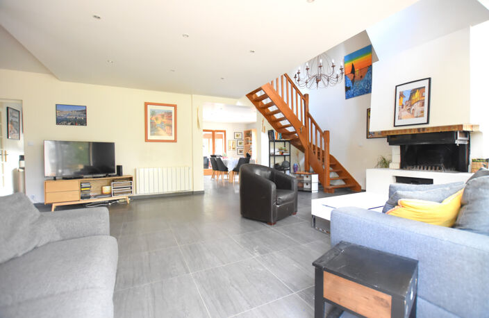 78690 LES ESSARTS LE ROI     Belle maison de 8 pièces avec s — photo 3