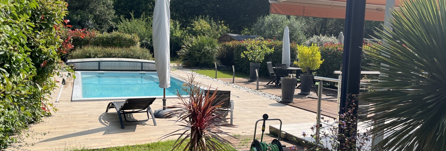 Maison 7 Pièces 146 m² à vendre à Saint-Romain-de-Benet (17600)