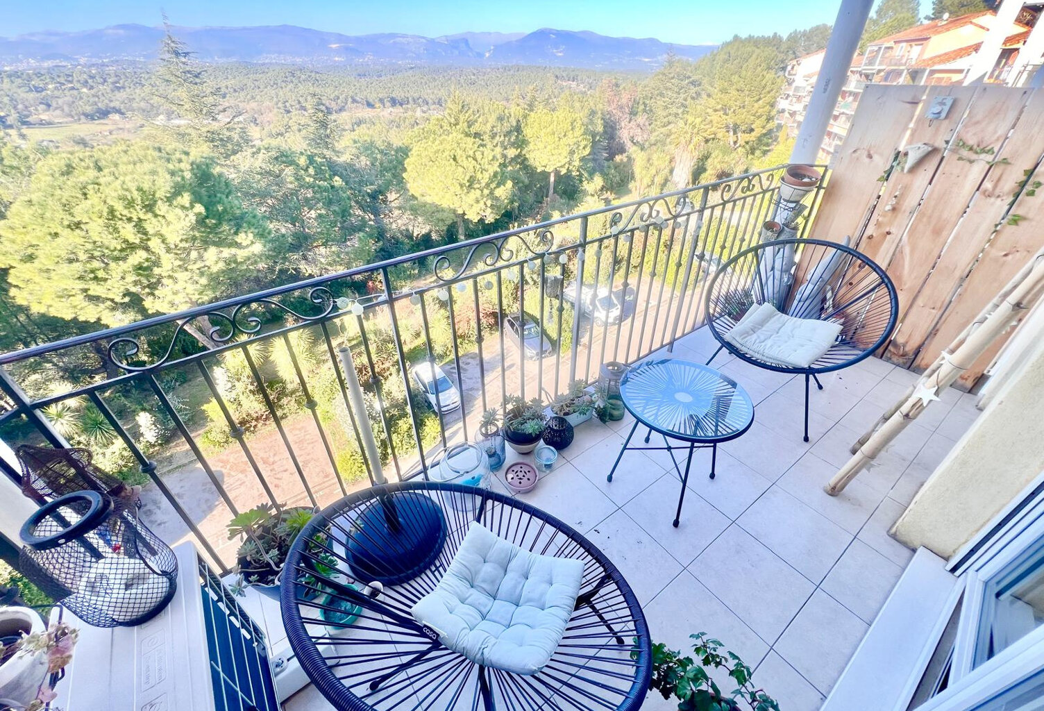 MOUGINS LE HAUT / DERNIER ÉTAGE — photo 1