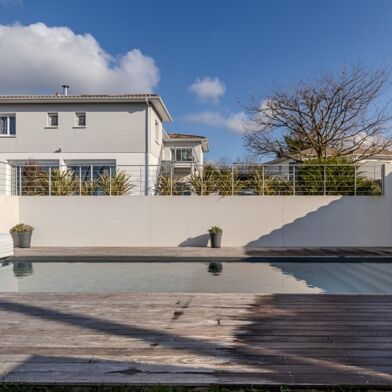 Maison 8 pièces 748800 €